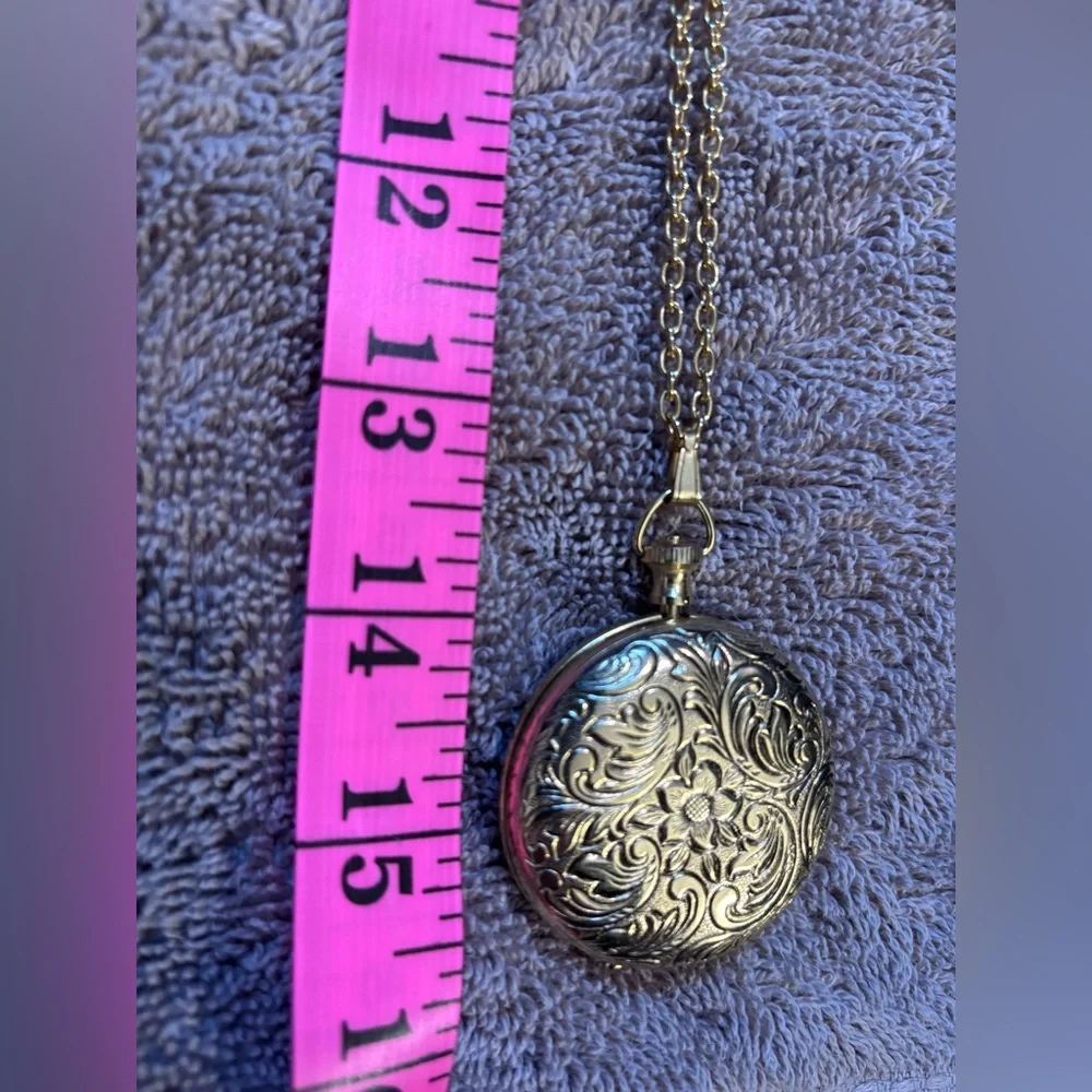 Gold tone Mirror Locket - Picture 2 of 6